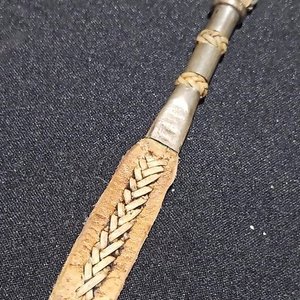 Llavero Artesanal con Bombilla de Plata y Oro - imagen 1