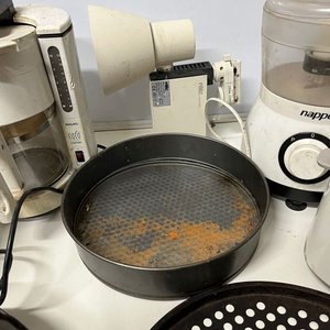 Lote de Electrodomésticos: Cafetera, Jarra Eléctrica, Tostadora Philips, Picadora Nappo y 2 Torteras - imagen 4