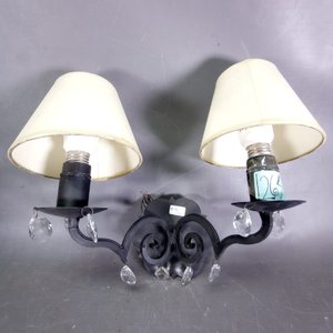 Aplique de Hierro Forjado con Dos Luces, Pantallas y Caireles - imagen 2