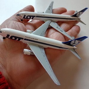 Lote de 2 Aviones a Escala LOT Polish Airlines (B737 y B767) Herpa - imagen 2