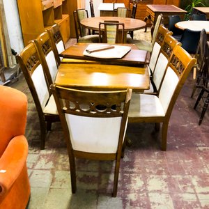 Juego de Comedor de Madera con Sillas Tapizadas - imagen 1
