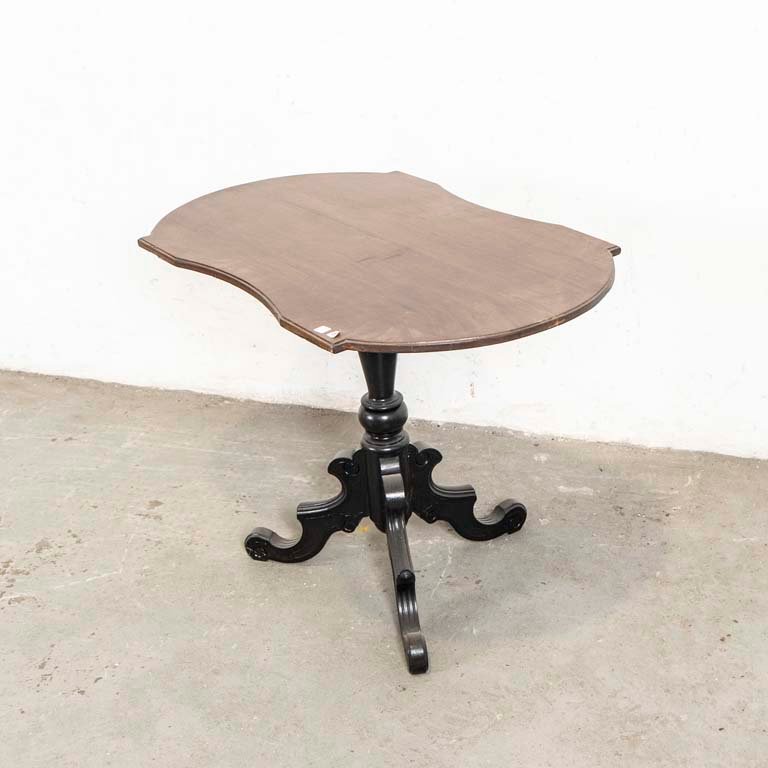 Lote anterior: Mesa de sala colonial en excelente estado
