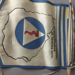 Banderín Antiguo Asociación Nacional de Enfermeras de Defensa Civil Uruguay - imagen 1