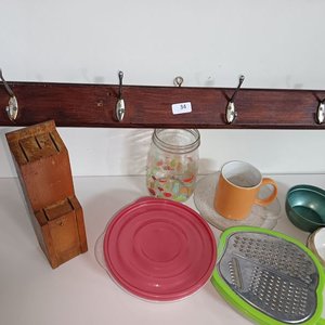 Perchero de Madera con Varios Utensilios de Cocina - imagen 4