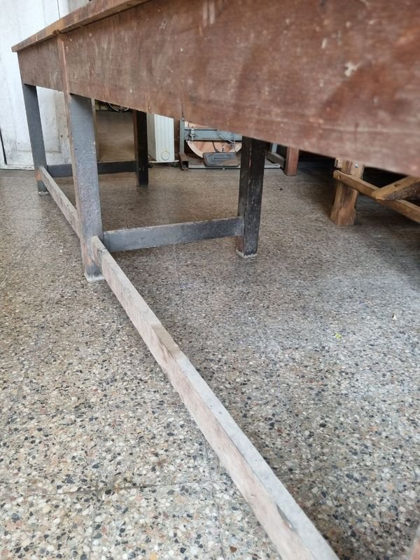 Mesa de trabajo antigua y rústica - imagen 9