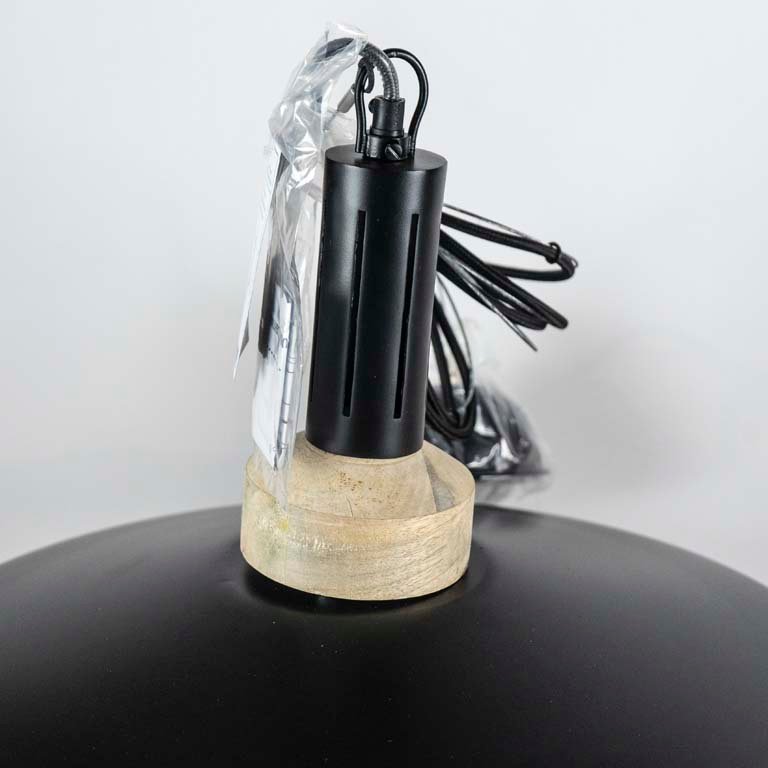 Lámpara de techo de metal negro y madera - imagen 2
