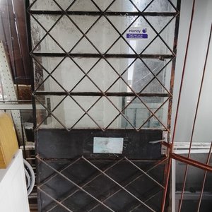 Lote siguiente: Hoja de Puerta de Chapa y Vidrio con Reja