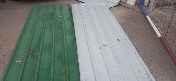 Chapas metálicas verdes trapezoidales sin uso - imagen 1