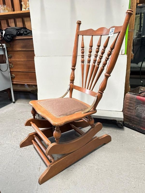 Lote anterior: Sillon Hamaca con Resorte en Madera