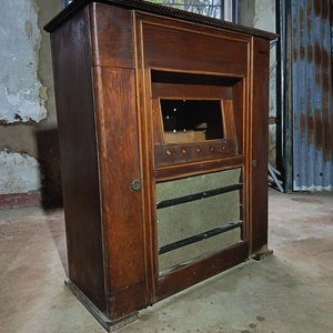 Mueble de Radio Antigua de Madera Oscura - imagen 5