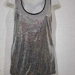 Lote de 12 Prendas de Fiesta para Dama: Vestidos, Faldas y Tops - imagen 7