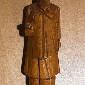 Esculturas Asiáticas de Madera Tallada a Mano: Hombre, Mujer y Niño - imagen 2