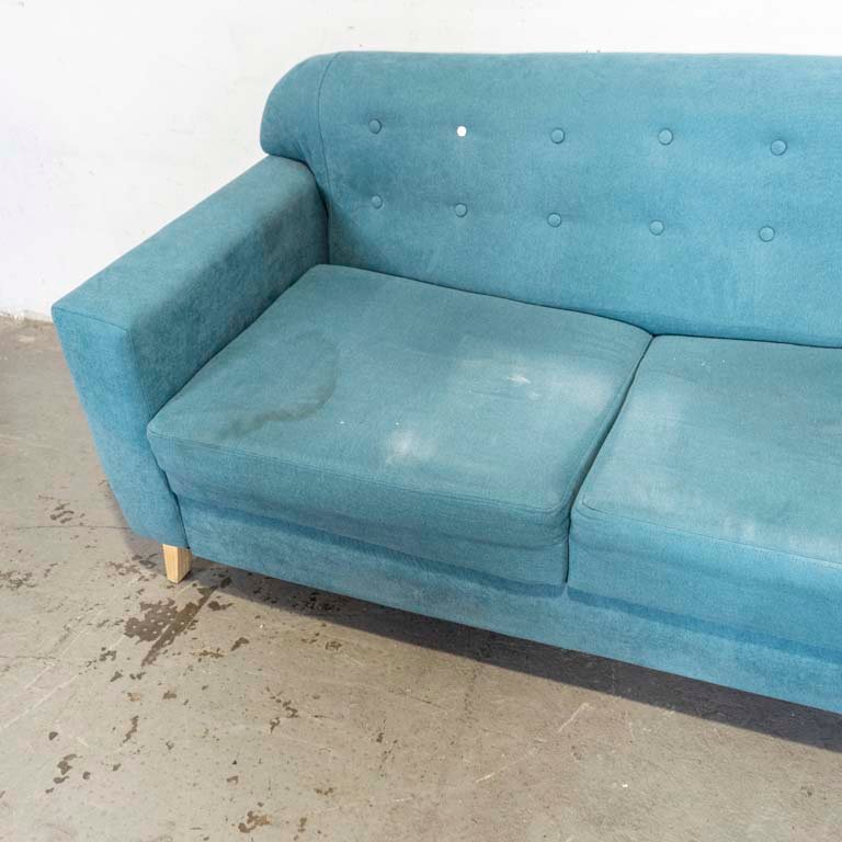 Sofá de dos cuerpos en venta, con patas de madera y tapizado azul - imagen 2