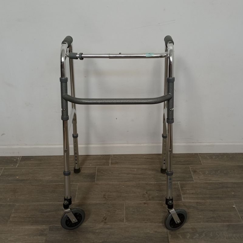 Lote anterior: Andador plegable y extensible en aluminio