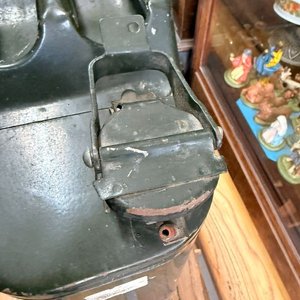 Bidón Metálico Militar Tipo Jerry Can Verde Oliva 20 Litros - imagen 4
