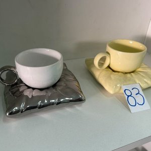 Juego de 3 Tazas de Cerámica con Platillos Decorativos - imagen 2