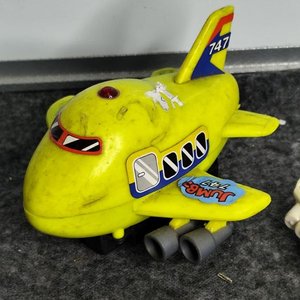 Dos Juguetes Antiguos de Avión en Plástico - imagen 2