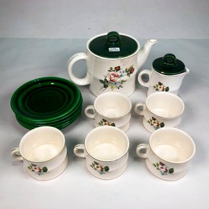 Juego de Porcelana Blanca con Flores y Verde: Tetera, Lechera, Azucarero, Tazas y Platitos - imagen 2