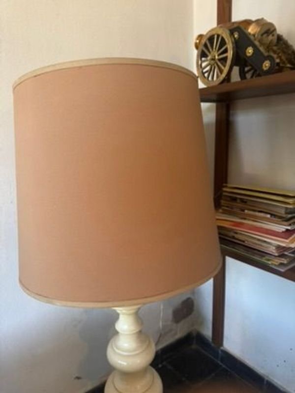 Lámpara de mesa en madera con pantalla de papel - imagen 2
