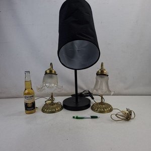 Lote de 3 Lámparas: Mesa con Pantalla Negra y 2 Veladores de Bronce - imagen 2