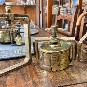 Lote de 3 Prensas Odontológicas Antiguas de Bronce y Metal - imagen 2