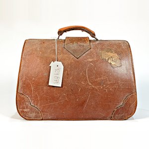 Maletín Médico Vintage de Cuero Marrón con Detalles - imagen 5