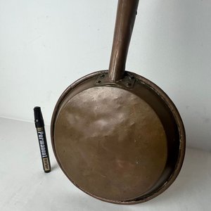 Sartén Antigua de Cobre con Mango Largo de Madera - imagen 1