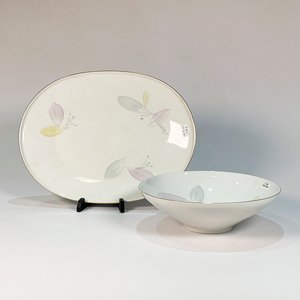 Lote siguiente: Ensaladera y Fuente Oval de Porcelana Bavaria Blanca con Hojas