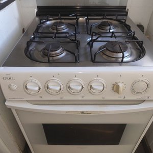 Cocina a Gas Whirlpool Blanca 4 Hornallas con Horno - imagen 2