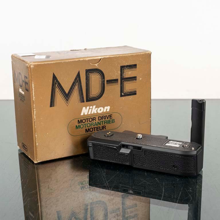 Lote siguiente: Grip Nikon MD-E para cámaras - Equipamiento de Fotografía