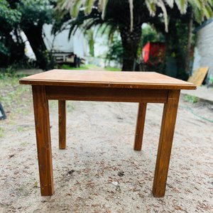 Lote anterior: Mesa de Madera Rústica