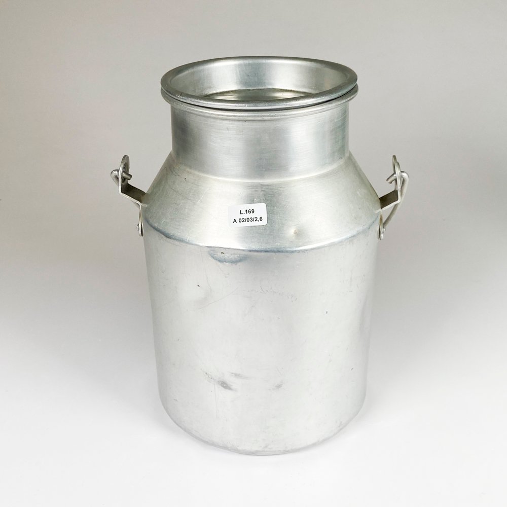Lote siguiente: Tarro de aluminio con asa y altura de 27 cm