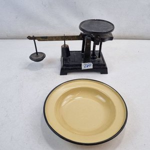 Antigua Balanza Romana de Cocina con Plato Enlozado y Pesas - imagen 4