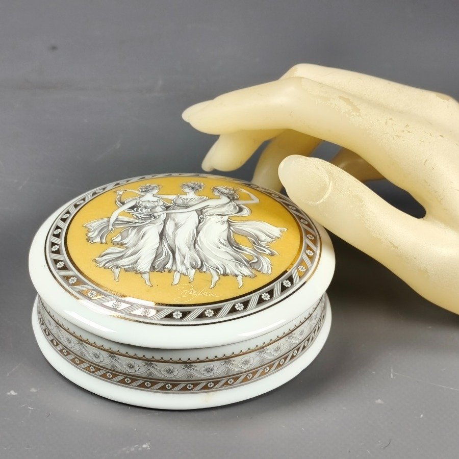 Alhajero en porcelana francesa Limoges, decorado por M.A.B.A. - imagen 3