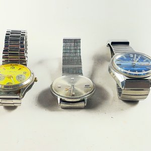 Tres Relojes de Pulsera con Malla Metálica - imagen 2