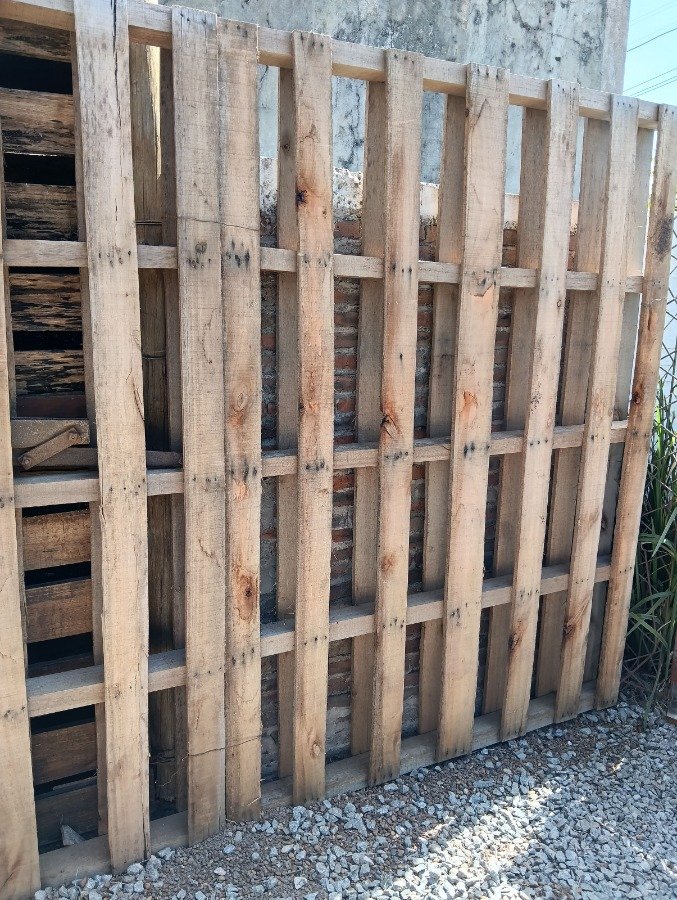 4 Pallets Grandes de Madera Curada para Cerramientos