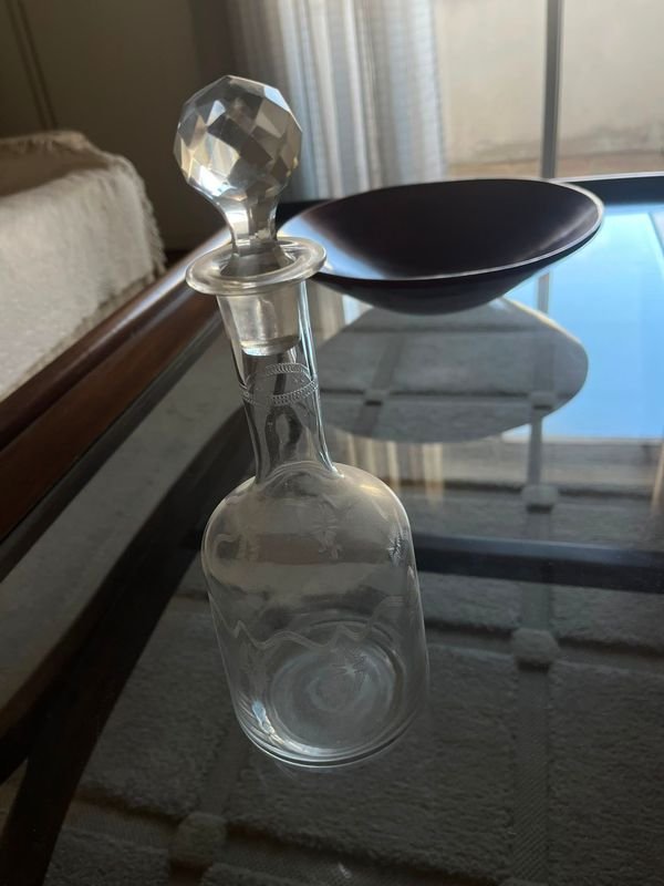Botellón Antiguo de Vidrio con Tapón Bola y Grabados - imagen 1