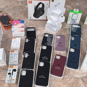 Lote de Accesorios para Celulares y Zapatillas New Balance - imagen 3