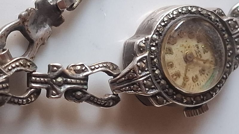 Lote anterior: Reloj de plata antiguo con marquesitas, no funciona