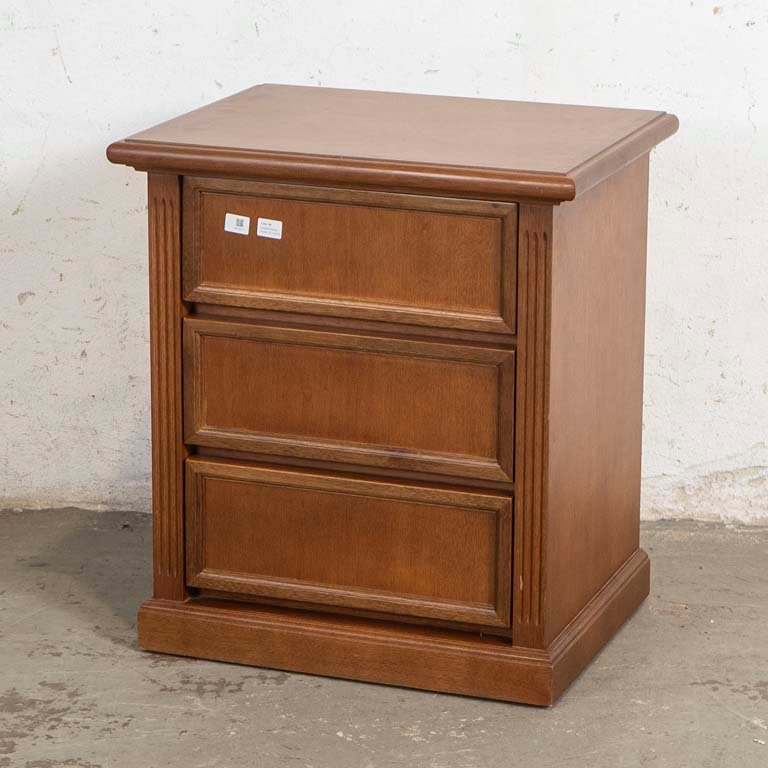 Mesa de Luz de Madera con Tres Cajones