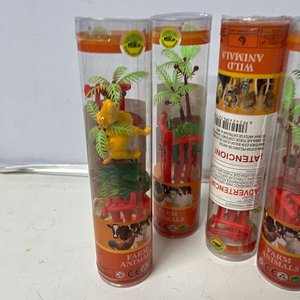 Lote de Juguetes: Baldes, Palitas, Pistola de Agua y Animales de Granja - imagen 6