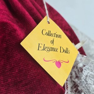 Muñeca Coleccionable Elegance Dolls "Miss Rosa" Musical - imagen 3