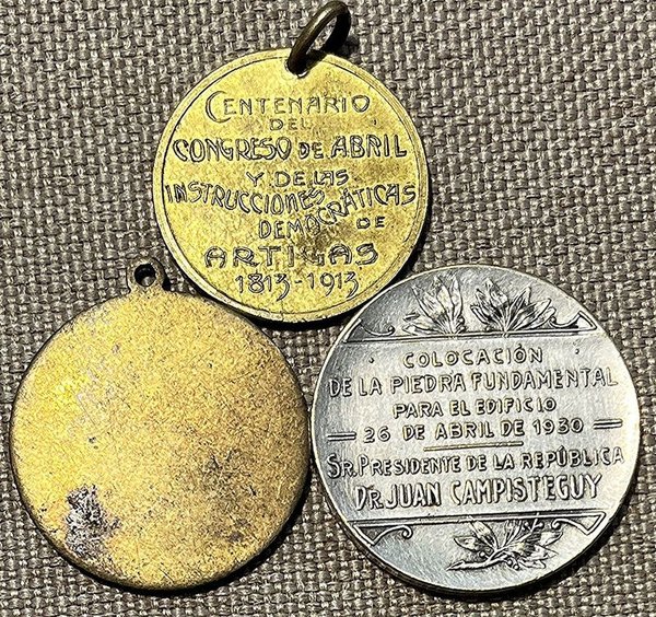 Lote de 3 Medallas Uruguayas: Ejército, Monumento La Carreta y Artigas - imagen 1