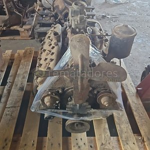 Motor de Combustión Interna Antiguo para Repuestos o Restauración - imagen 2