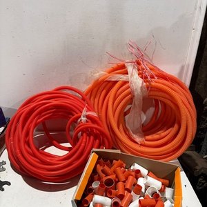 Lote siguiente: Caños Corrugados Naranja y Rojo con Cuplas