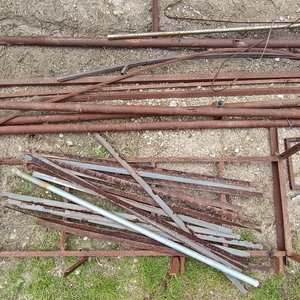 Lote de  estructuras de hierro Varios:  Barras, caños y perfiles metálicos de diferentes largos y secciones - imagen 3
