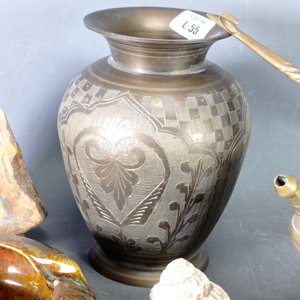Lote de 5 piezas: Cenicero de cerámica, geoda, caracol, florero de bronce y lámpara de aceite - imagen 6