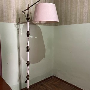 Lote siguiente: Lámpara de Pie con Pantalla y Base Bronceada