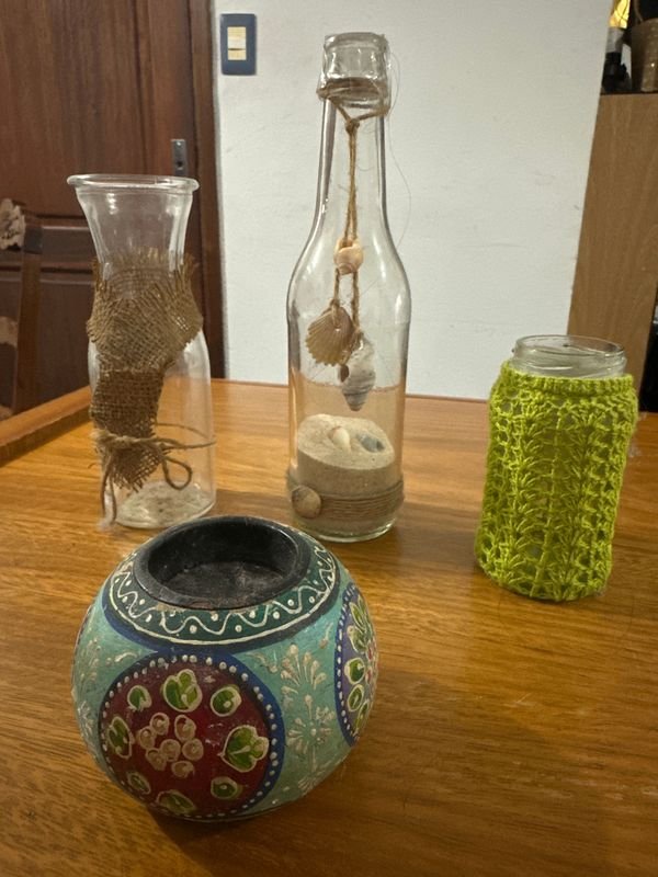 Portavelas Decorativo y Botellas de Vidrio con Arena y Conchas