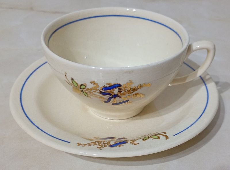 Lote siguiente: Taza de Porcelana Inglesa con Platillo